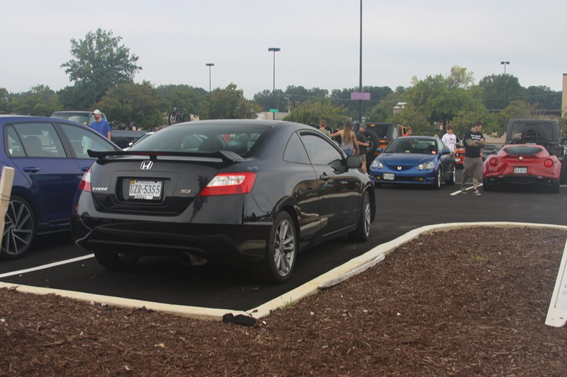 8th gen Civic, peeling paint. Also the third 4C in the background there next to the Integra-badged RSX.